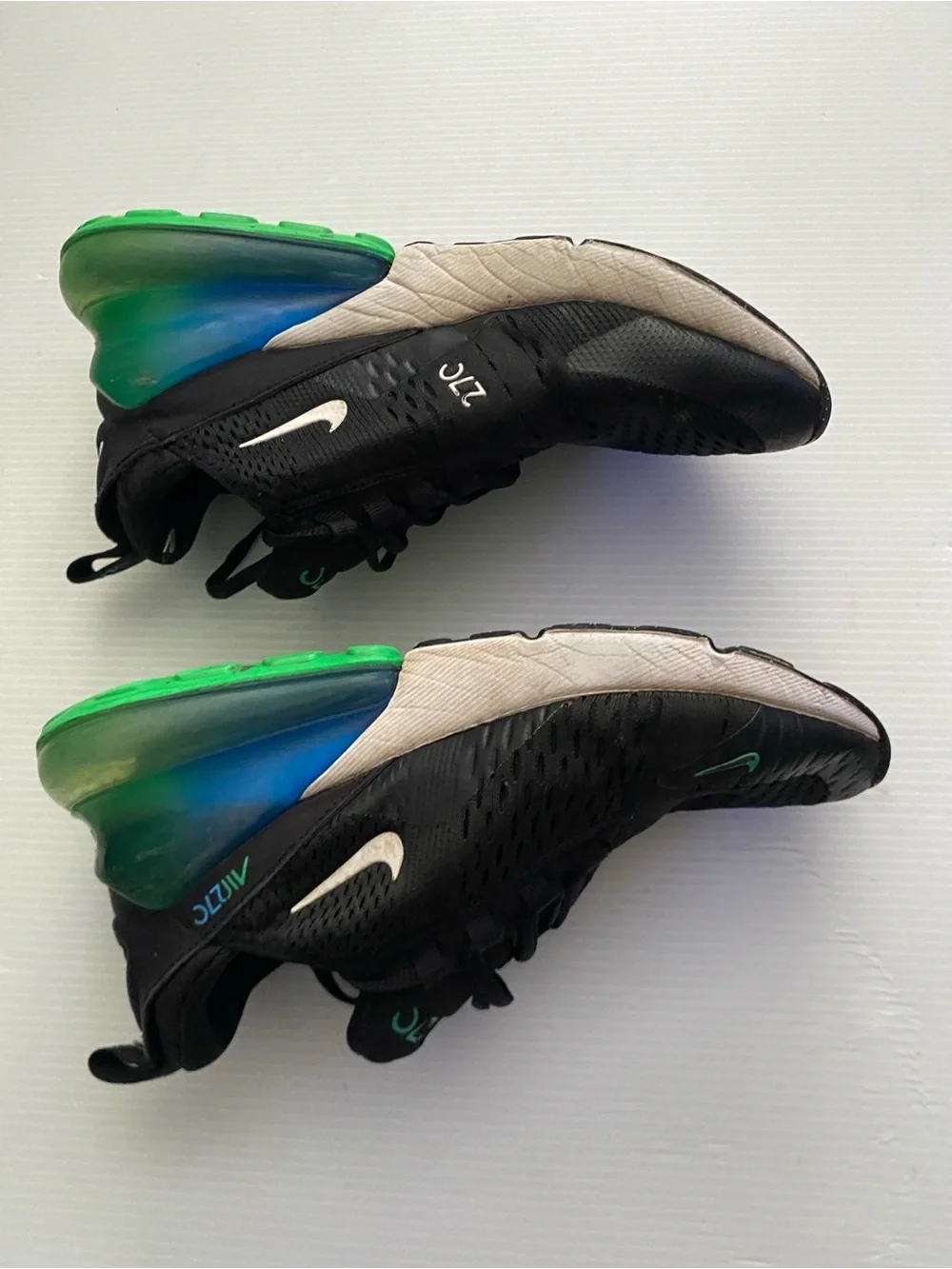 Nike Kids' Air Max 270 Black with Green and Blue Gradient Heel Size 6Y